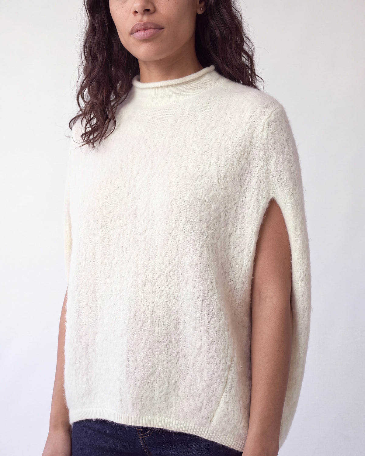 Sleeveless jumper in brushed wool blend – White – detail