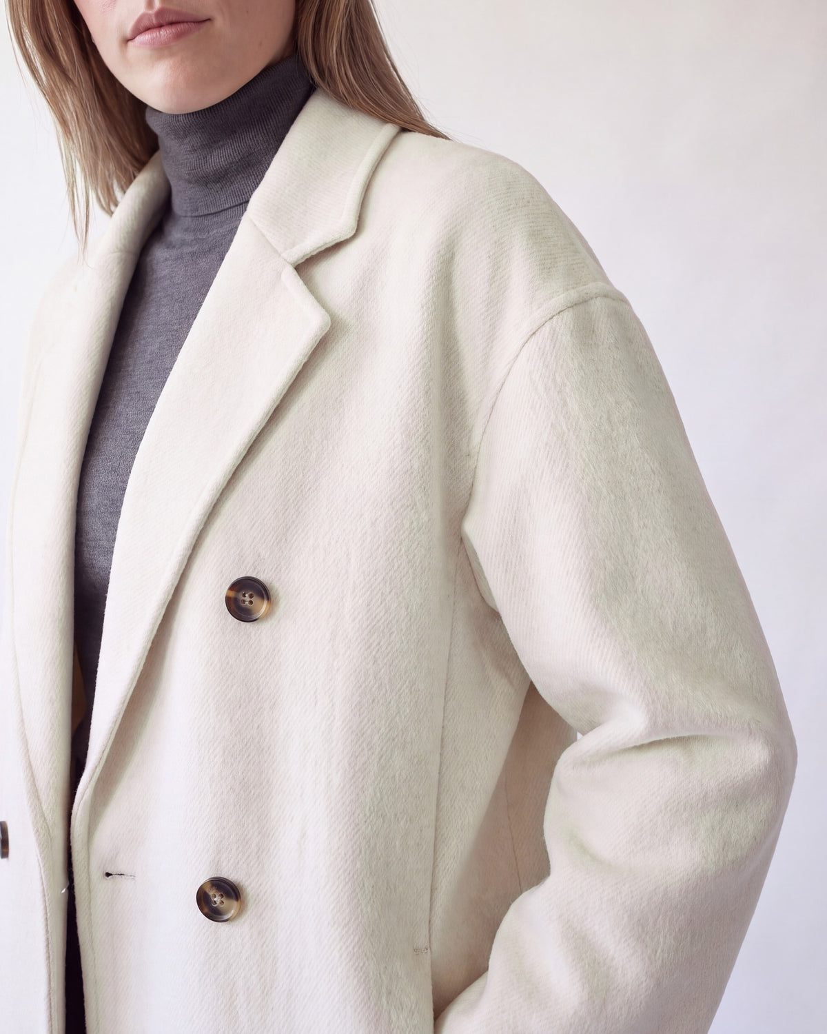 Double-breasted long wool coat – Cream – detail