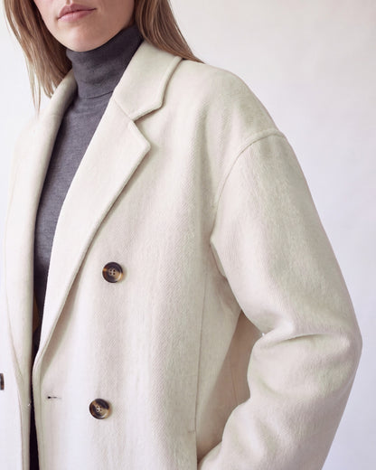 Double-breasted long wool coat – Cream – detail