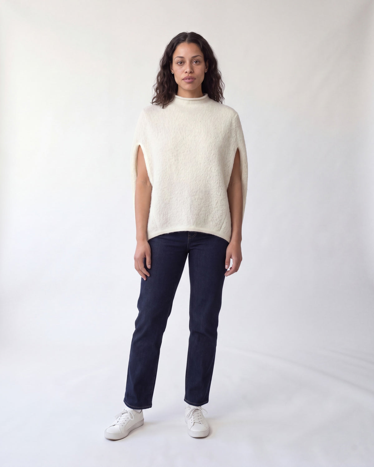 Sleeveless jumper in brushed wool blend – White – full body front