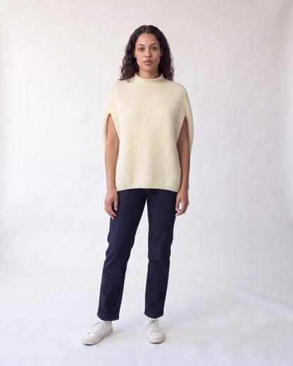 Sleeveless jumper in brushed wool blend – Cream – full body front