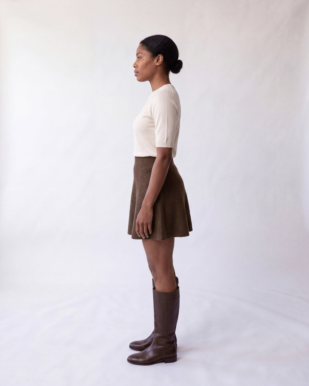 Knitted wool A-line mini skirt – Brown – full body side